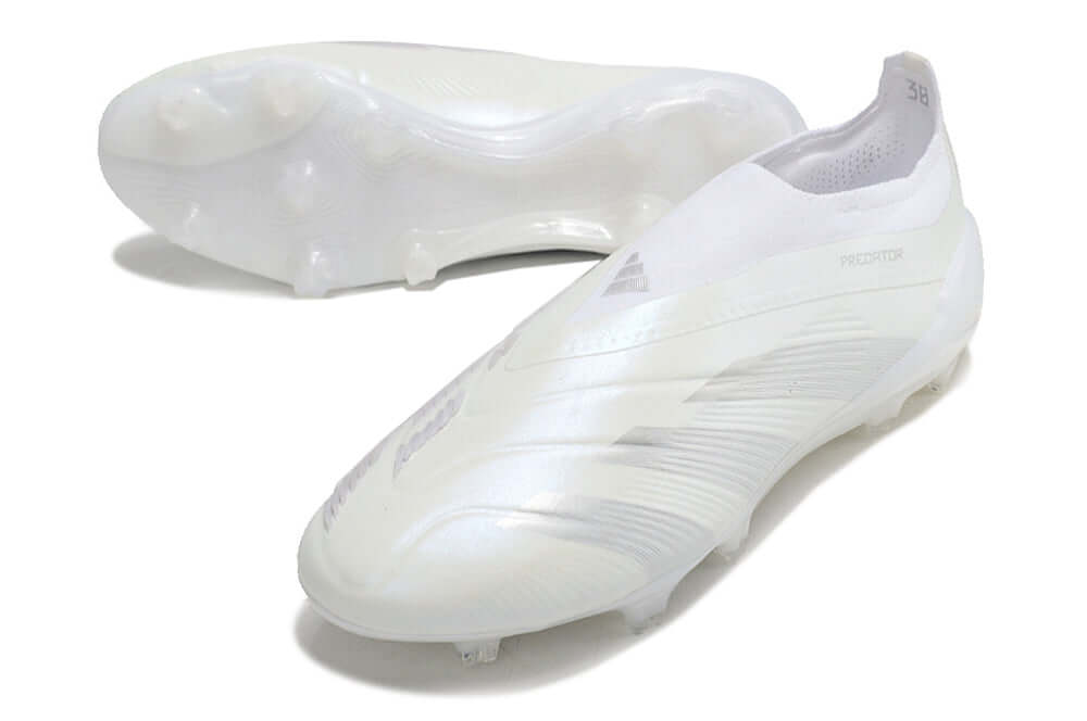 Chuteira Adidas Predator Elite Laceless FG - Branca, design inovador sem cadarço para máximo desempenho em campo.