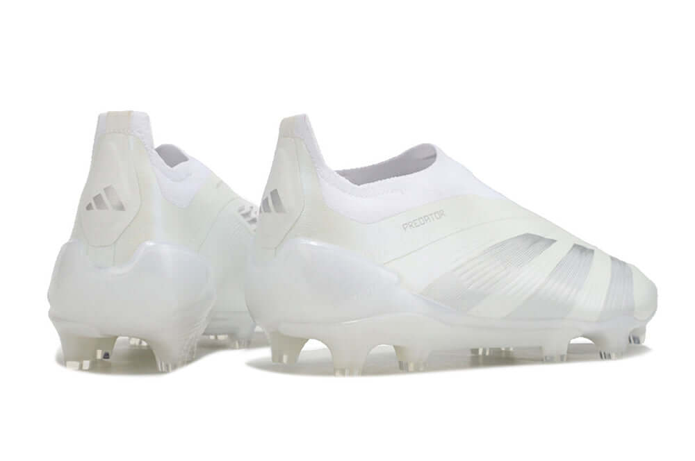 Chuteira Adidas Predator Elite Laceless FG - Branca mostrando design laceless e tecnologia avançada.