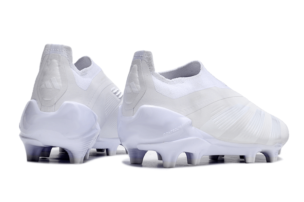 Chuteira Adidas Predator Elite Laceless FG - Branca, design inovador e elegante para performance em campo.