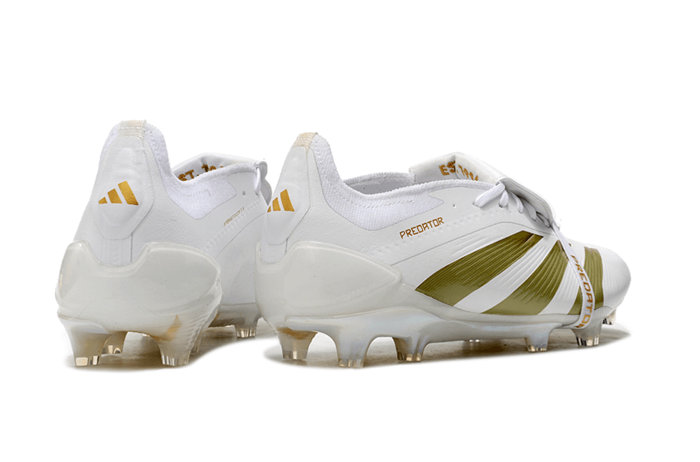 Chuteira Adidas Predator Elite Tongue FG - Branca e Dourada vista traseira e lateral, design sofisticado para desempenho em campo.