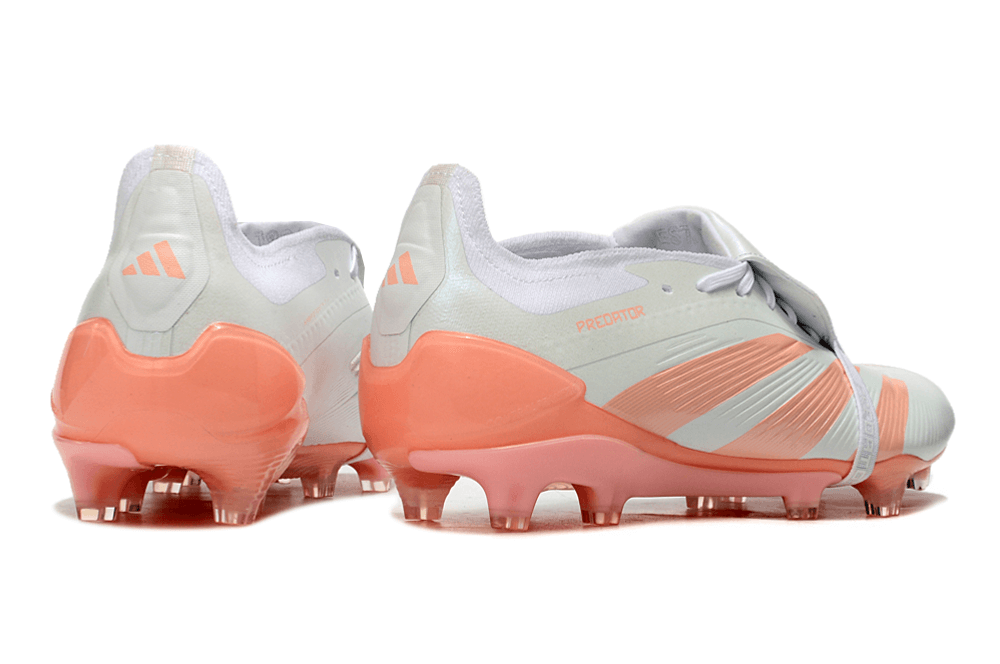 Chuteira Adidas Predator Elite Tongue FG - Branca e Salmão, vista traseira em detalhes, design sofisticado e moderno.