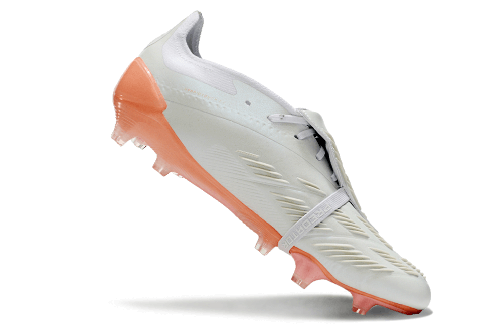 Chuteira Adidas Predator Elite Tongue FG - Branca e Salmão em ângulo lateral com design sofisticado.