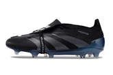 Chuteira Adidas Predator Elite Tongue FG - Preta e Azul lado direito, destacando design e tecnologia de futebol.