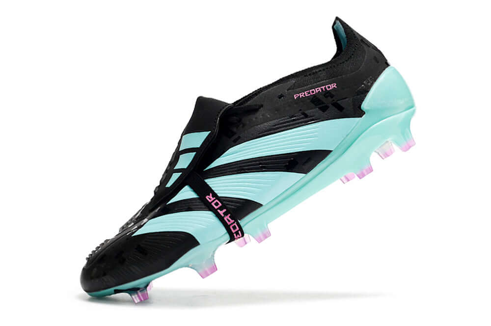 Chuteira Adidas Predator Elite Tongue FG - Preta e Ciano em ângulo, destacando seu design moderno e agressivo.