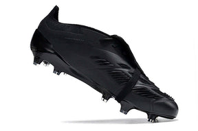 Chuteira Adidas Predator Elite Tongue FG - Preta em ângulo lateral, projetada para desempenho em campo.