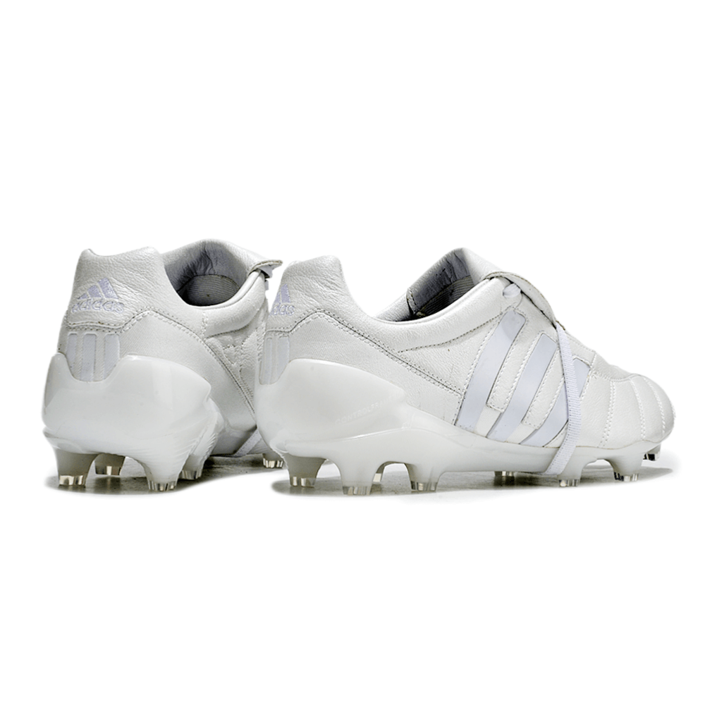 Chuteira Adidas Predator Mania Elite FG Branca - Campo, vista traseira, detalhes em branco e estilo icônico.