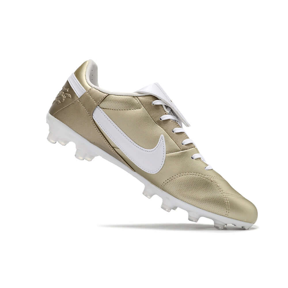 Chuteira Campo Nike Premier 3 FG Dourada vista lateral com detalhe em branco.