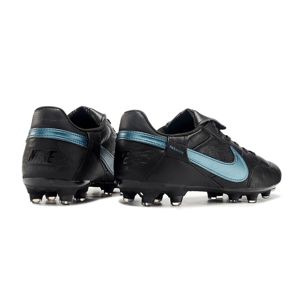 Chuteira Campo Nike Premier 3 FG Preto e Azul, vista traseira destacando detalhes e design esportivo.