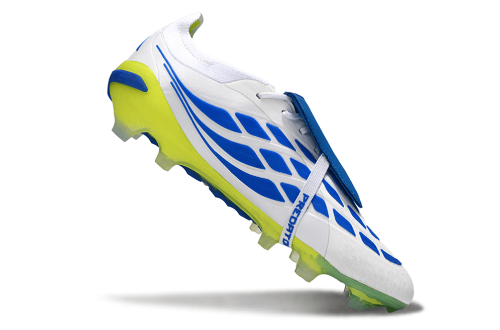 Chuteira Adidas Predator Elite FG 26 - "Finishers Steel" - Branca e Amarela em ângulo, destacando design e cores.