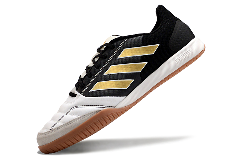 Chuteira Futsal Adidas Competition Top IC Branca, Preta e Amarela em ângulo lateral, com detalhes em dourado.
