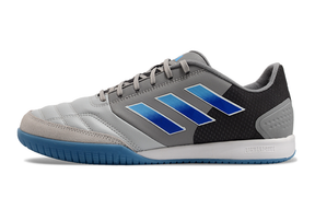 Chuteira Futsal Adidas Competition Top IC Cinza e Azul vista lateral com design moderno e elegante.