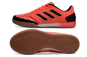 Chuteira Futsal Adidas Competition Top IC Laranja e Preta com solado em borracha, design inovador e confortável.