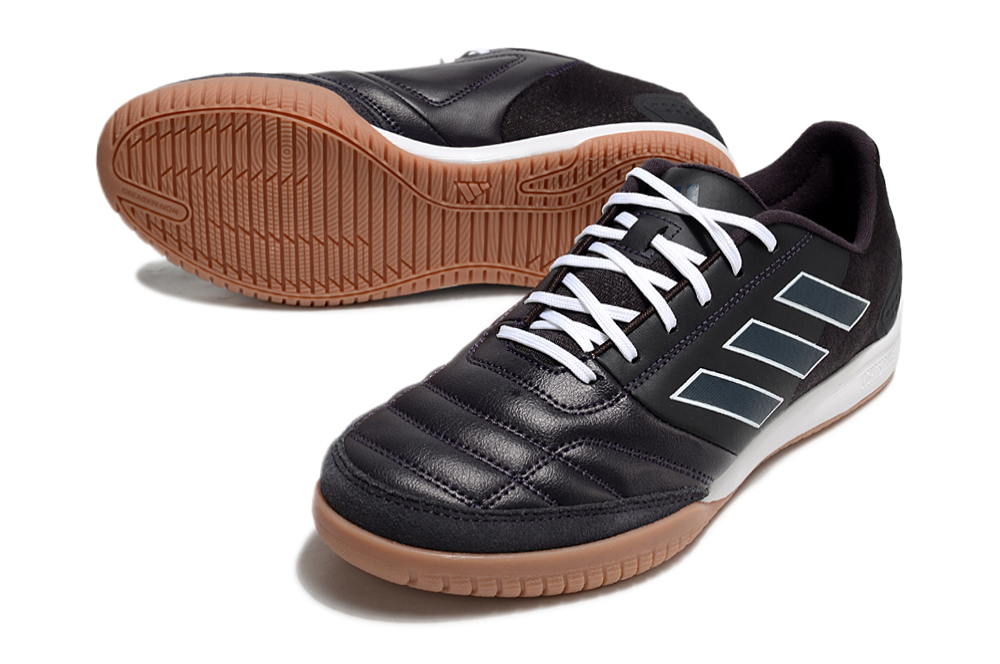 Chuteira Futsal Adidas Competition Top IC Preta e Branca com sola emborrachada e design elegante.
