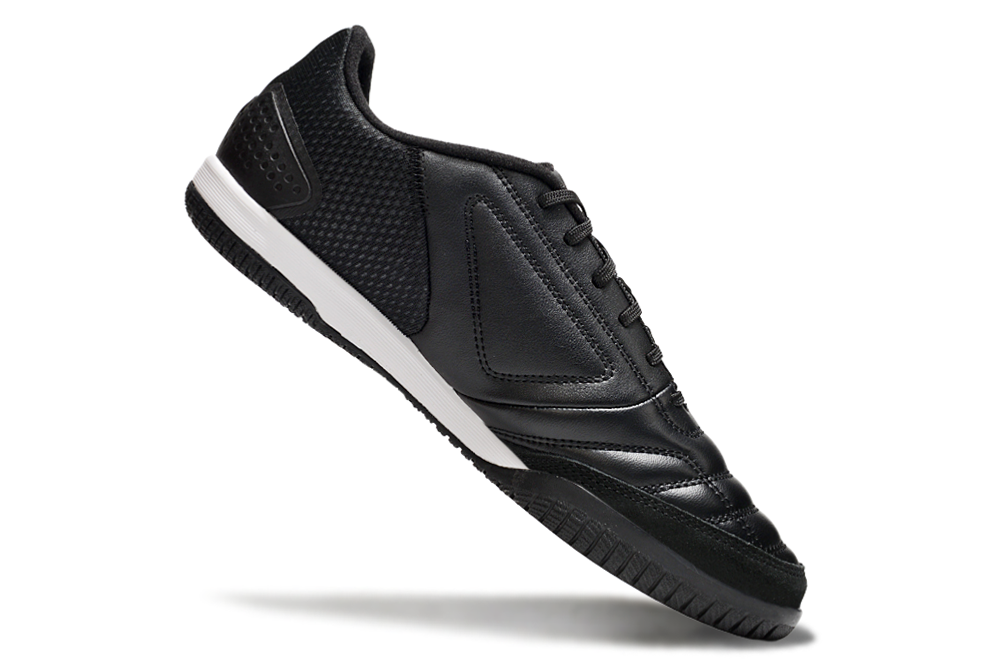 Chuteira Futsal Adidas Competition Top IC Preta e Branca em ângulo, destacando design e tecnologia.