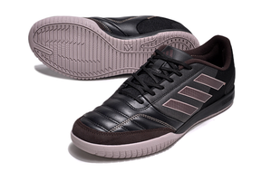 Chuteira Futsal Adidas Competition Top IC Preta com design elegante e sola de alta performance.