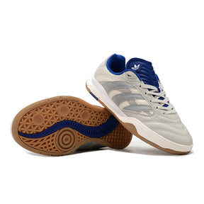 Chuteira Futsal Adidas Copa Mundial IC Branca e Azul com design moderno e sola para interiores.