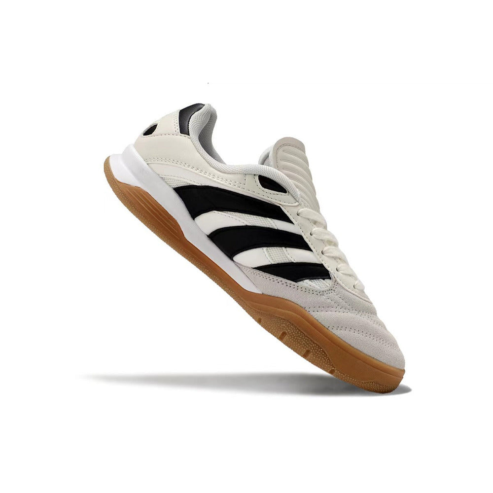 Chuteira Futsal Adidas Copa Mundial IC Branca e Preta com sola de borracha, design aerodinâmico e conforto para futsal.