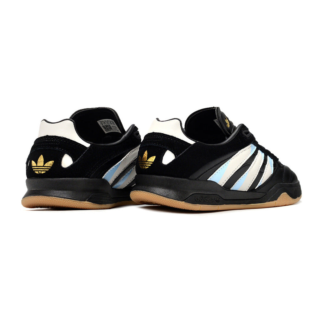 Chuteira Futsal Adidas Copa Mundial IC Preta e Branca vista traseira com detalhes em azul e logo Adidas.