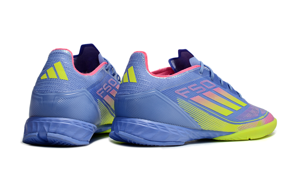 Chuteira Futsal Adidas F50 IC Azul e Amarela vista traseira com cores vibrantes.