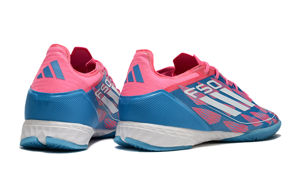 Chuteira Futsal Adidas F50 IC Azul e Rosa vista traseira com detalhes em azul e rosa