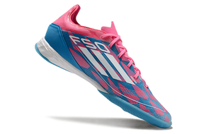 Chuteira Futsal Adidas F50 IC Azul e Rosa com design moderno e cores vibrantes rosa e azul.