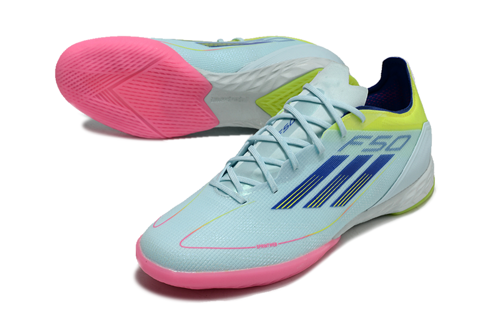 Chuteira Futsal Adidas F50 IC Azul, Rosa e Amarelo com design leve e vibrante para desempenho em quadra.
