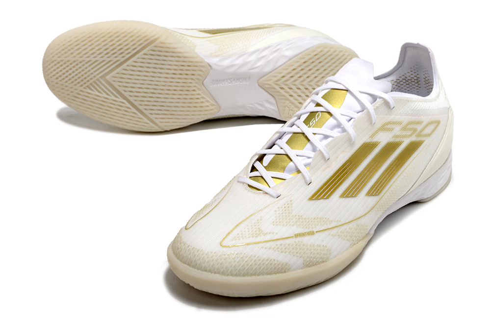 Chuteira Futsal Adidas F50 IC Branca e Dourada com detalhes em dourado e sola para quadra
