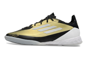 Chuteira Futsal Adidas F50 IC Dourada "Messi" em design elegante com tecnologia avançada para futsal.