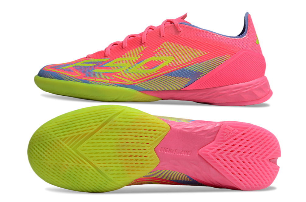 Chuteira Futsal Adidas F50 IC Mystic Pack em rosa vibrante com detalhes coloridos e sola para quadra indoor.