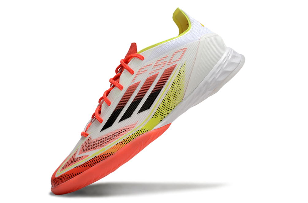 Chuteira Futsal Adidas F50 IC Pure Victory Pack em destaque, com design leve e cores vibrantes.