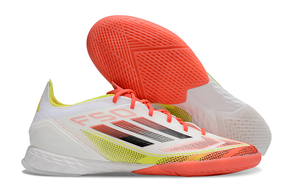 Chuteira Futsal Adidas F50 IC Pure Victory Pack com design moderno e sola adequada para superfícies internas.
