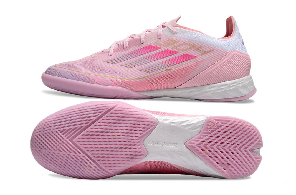 Chuteira Futsal Adidas F50 IC Rosa "Lamine Yamal" com design rosa e sola em borracha para melhor tração em quadras.