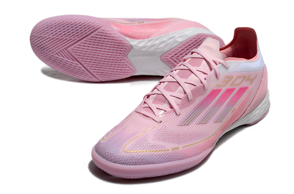 Chuteira Futsal Adidas F50 IC Rosa "Lamine Yamal" em rosa, design moderno e tecnologia inovadora para futebol.