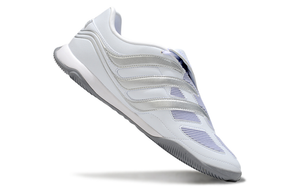 Chuteira Futsal Adidas Predator Precision IC Branco e Prata com design retrô e tecnologia de controle.