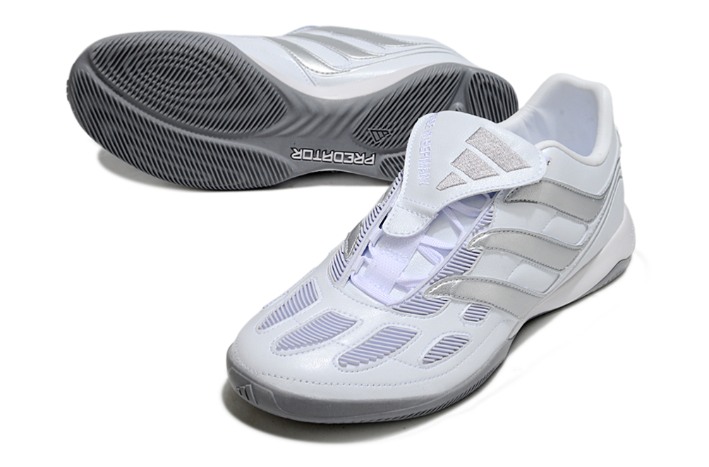 Chuteira Futsal Adidas Predator Precision IC Branco e Prata com design retrô e cabedal em couro sintético.