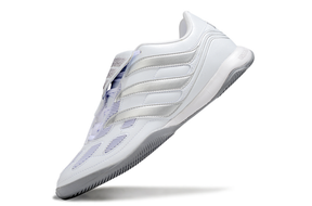 Chuteira Futsal Adidas Predator Precision IC Branco e Prata com design clássico e moderno, ideal para quadras indoor.