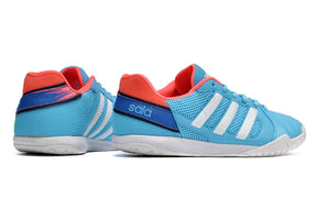 Chuteira Futsal Adidas Top Sala IC Azul e Branco, ideal para desempenho em quadras, com design azul e branco.