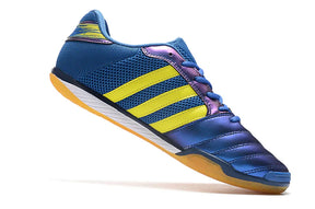 Chuteira Futsal Adidas Top Sala IC Azul Escuro com detalhes em amarelo, ideal para desempenho em pisos interiores.