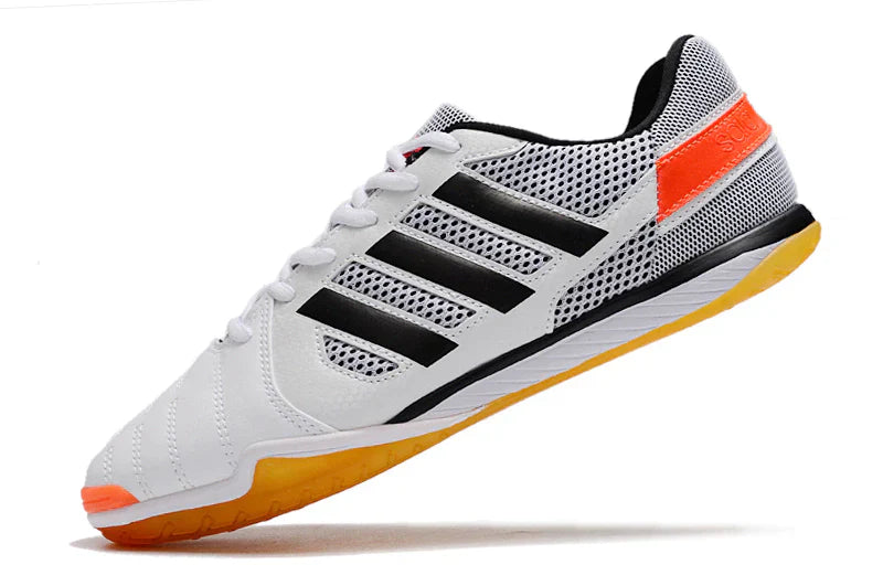 Chuteira Futsal Adidas Top Sala IC Cinza e Branca com design moderno e sola específica para quadras indoor.