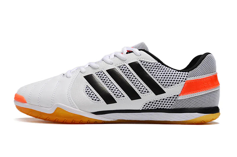 Chuteira Futsal Adidas Top Sala IC Cinza e Branca lateral com detalhes em preto e laranja.