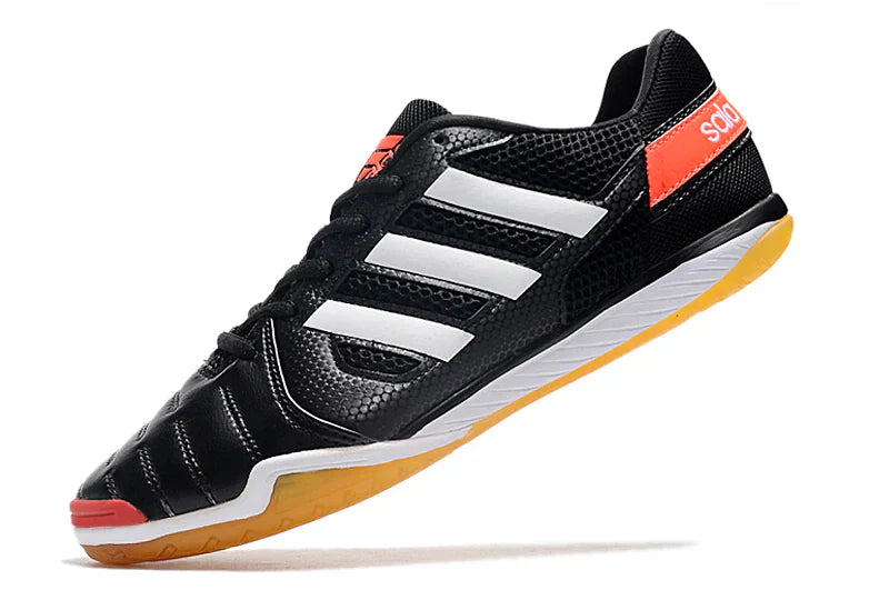 Chuteira Futsal Adidas Top Sala IC Preta - design moderno e tecnologia para alto desempenho em futsal.
