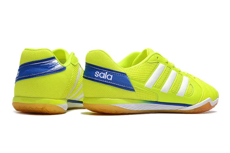 Chuteira Futsal Adidas Top Sala IC Verde Neon em detalhe, ideal para futsal com alta aderência e controle.
