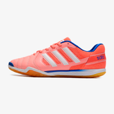 Chuteira Futsal Adidas Top Sala IC Vermelha lateral em cor rosa com detalhes brancos.