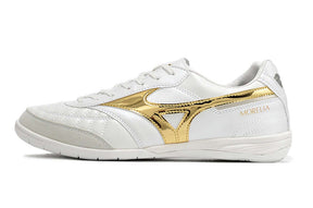 Chuteira Futsal Mizuno Morelia Sala IC Branca e Dourada com design clássico e dourado.