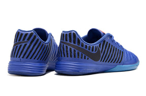 Chuteira Futsal Nike Lunar Gato IC - Azul Escuro e Preta vista traseira mostrando design elegante e tecnologia de tração.