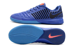 Chuteira Futsal Nike Lunar Gato IC - Azul Escuro e Preta com design moderno e tração para quadras indoor.