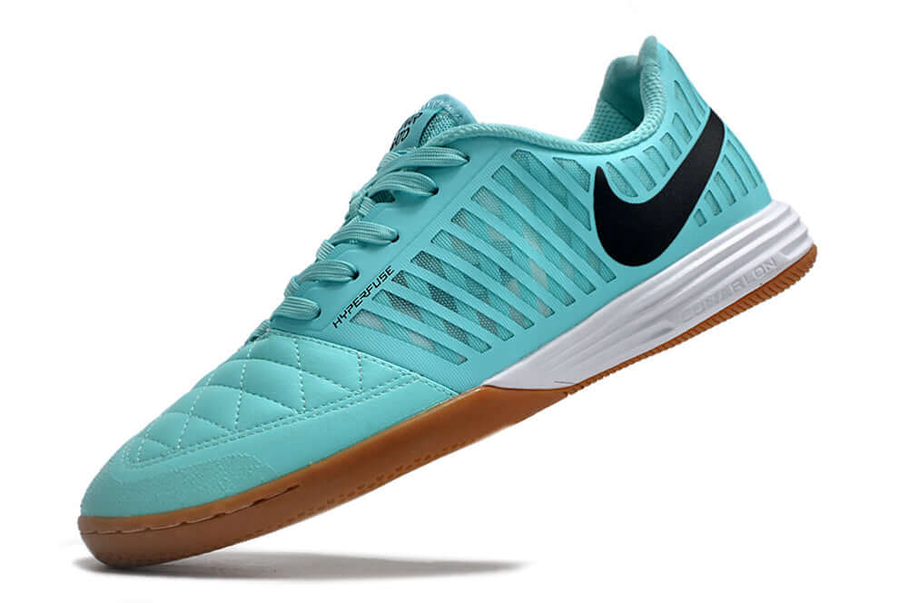 Chuteira Futsal Nike Lunar Gato IC - Azul e Preta em destaque, com design moderno e vibrante, ideal para futsal.