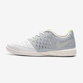 Chuteira Futsal Nike Lunar Gato IC Branca lado direito em fundo branco