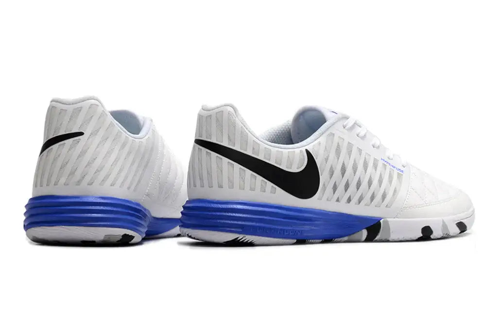 Chuteira Futsal Nike Lunar Gato IC Branca e Azul com design elegante e sola IC para indoor.