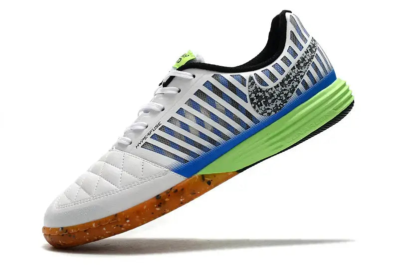 Chuteira Futsal Nike Lunar Gato IC Branca, Azul e Verde com design moderno e conforto para quadras internas.